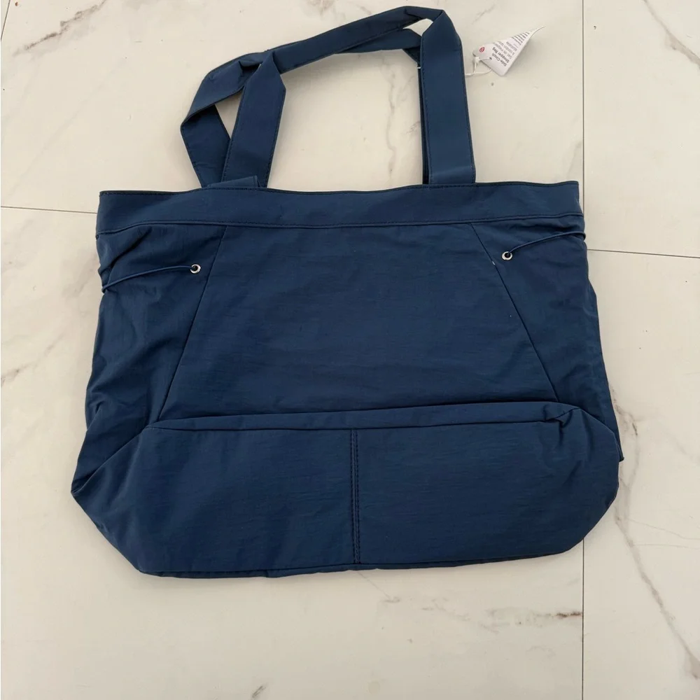 Lululemon Tote Bag 18L - Picture 2 of 3